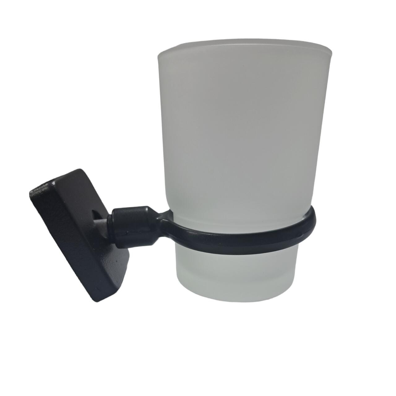 Pahar din sticlă etanșată în suport metal negru pentru baie modernă